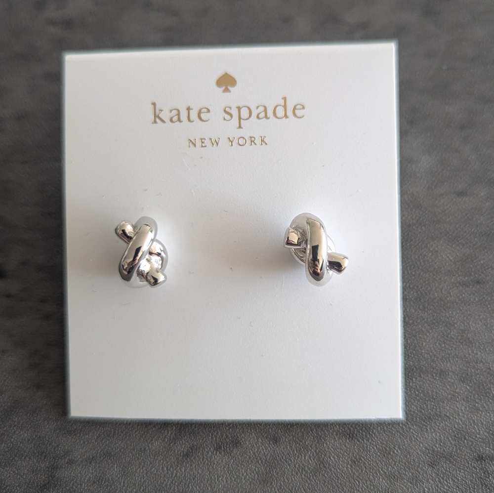 🎄 NWT🎄Kate Spade Silver Knot Earrings 🎄